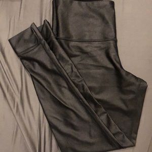 Reebok Shiny/Liquid Leggings Cuffed Bottoms